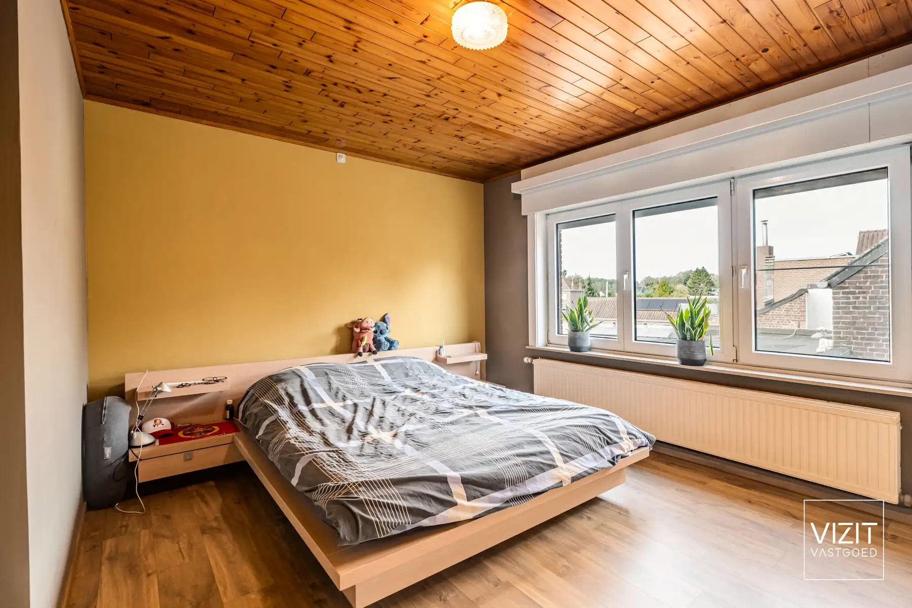 Halfopen woning met 4 slaapkamers en stallingen!  foto 12