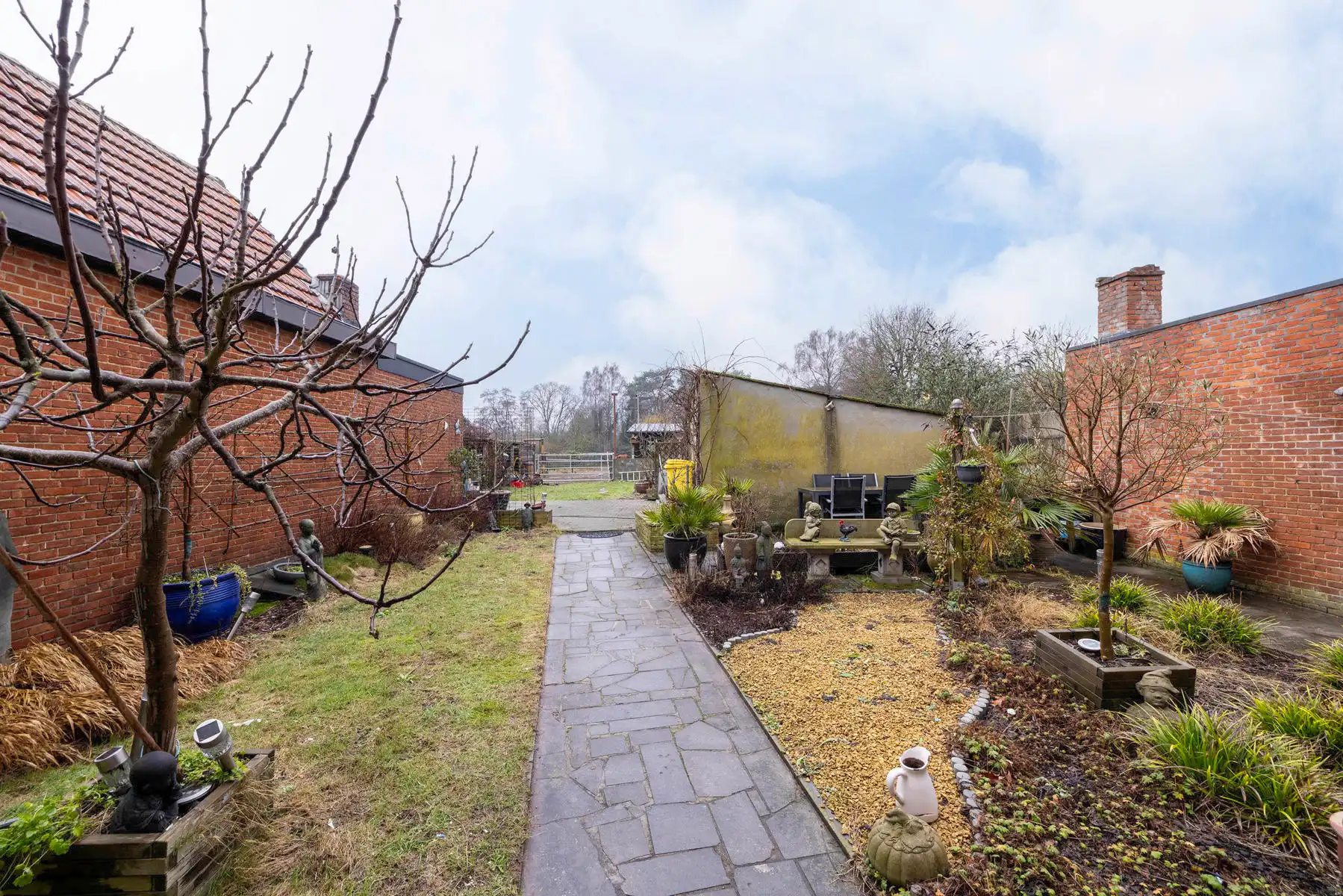 Ruime gezinswoning met 4 slpks op een perceel van ca. 800 m² foto 27