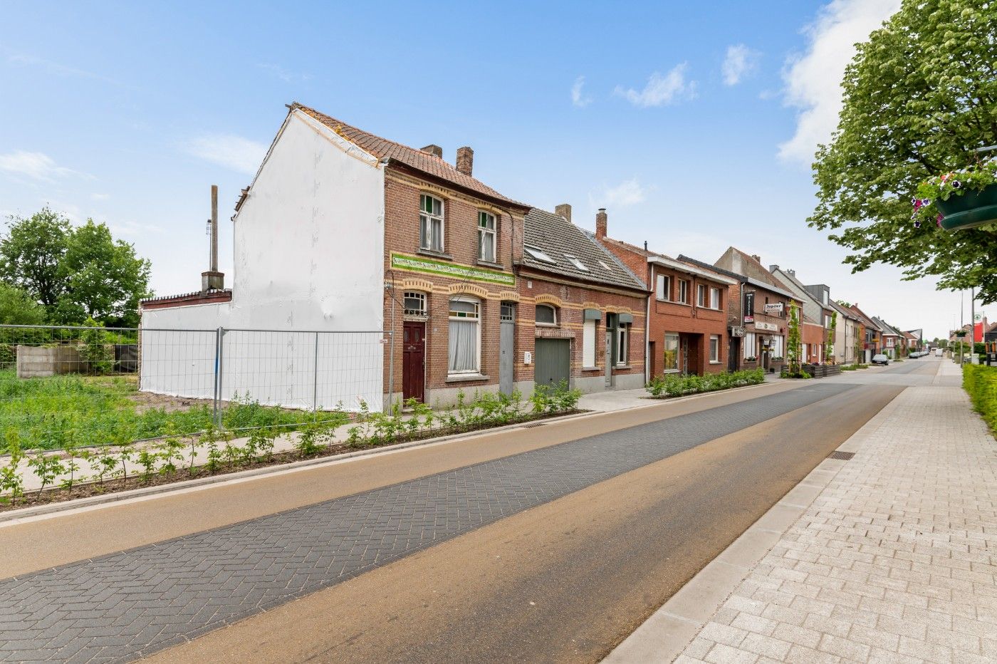 Charmante, te renoveren woning met 2 slpk. en tuin foto 24