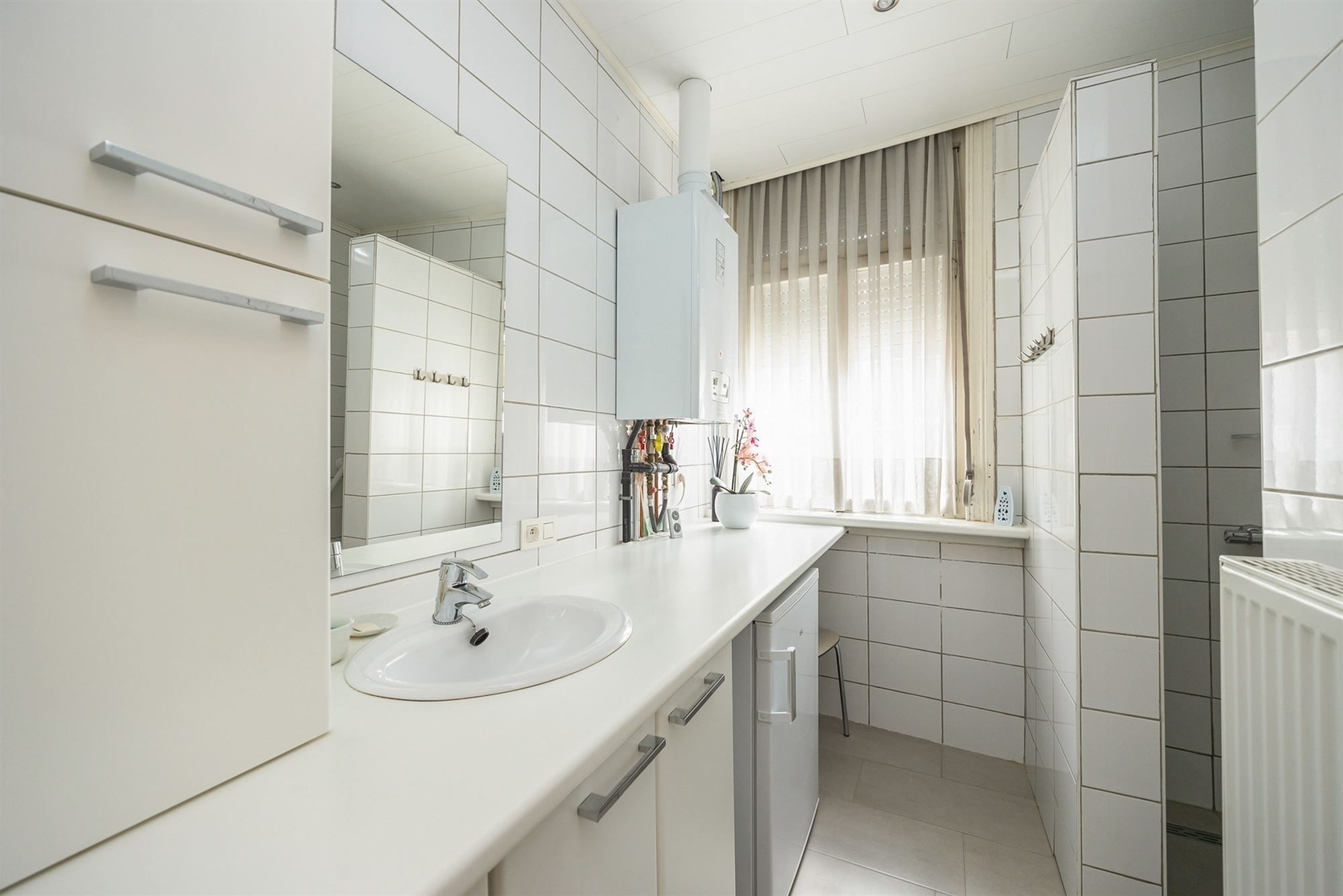 Ruime woning met 4 slpkmrs. en koer foto 13