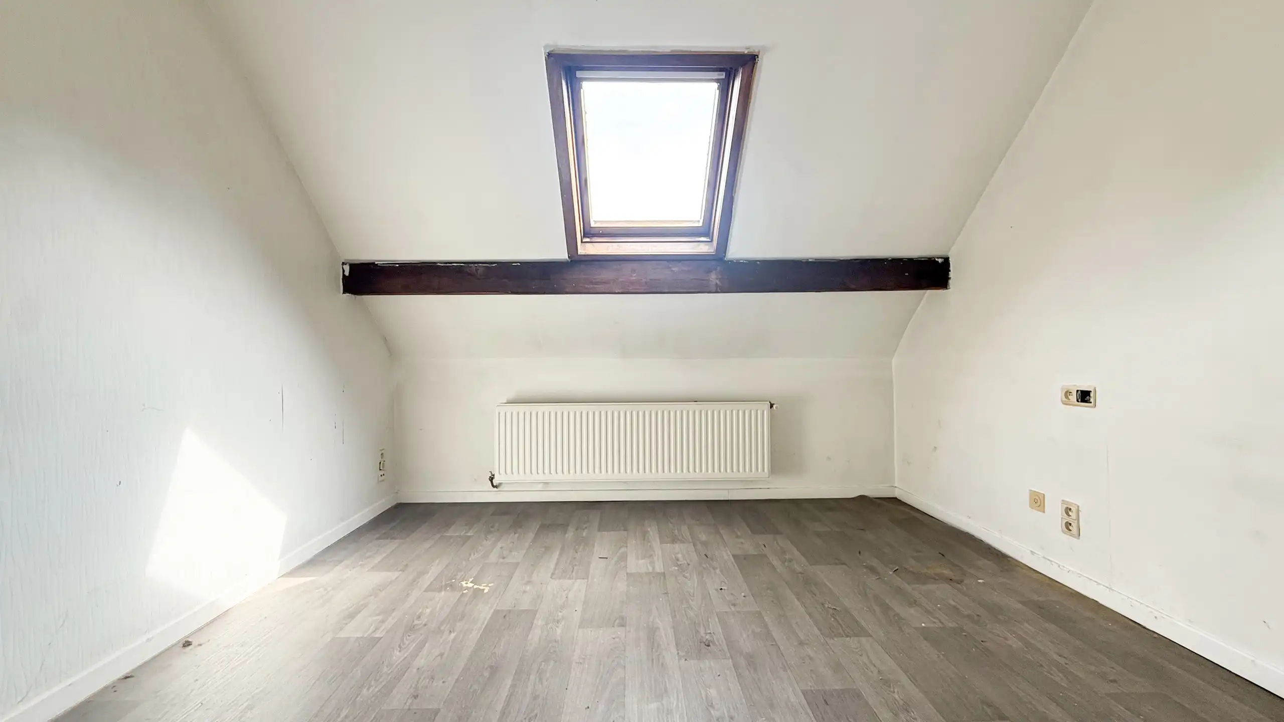 Renovatiepand met ruime living en mooi perceel van 6+ are! foto 20