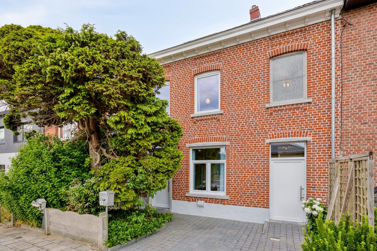 Charmante en goed gelegen woning foto {{pictureIndex}}