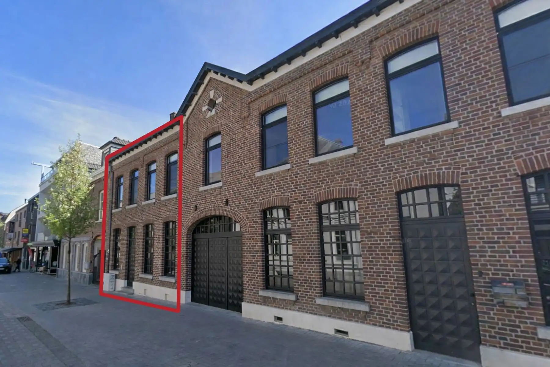 Authentieke woning met 2 slaapkamers in centrum Bree.  foto {{pictureIndex}}