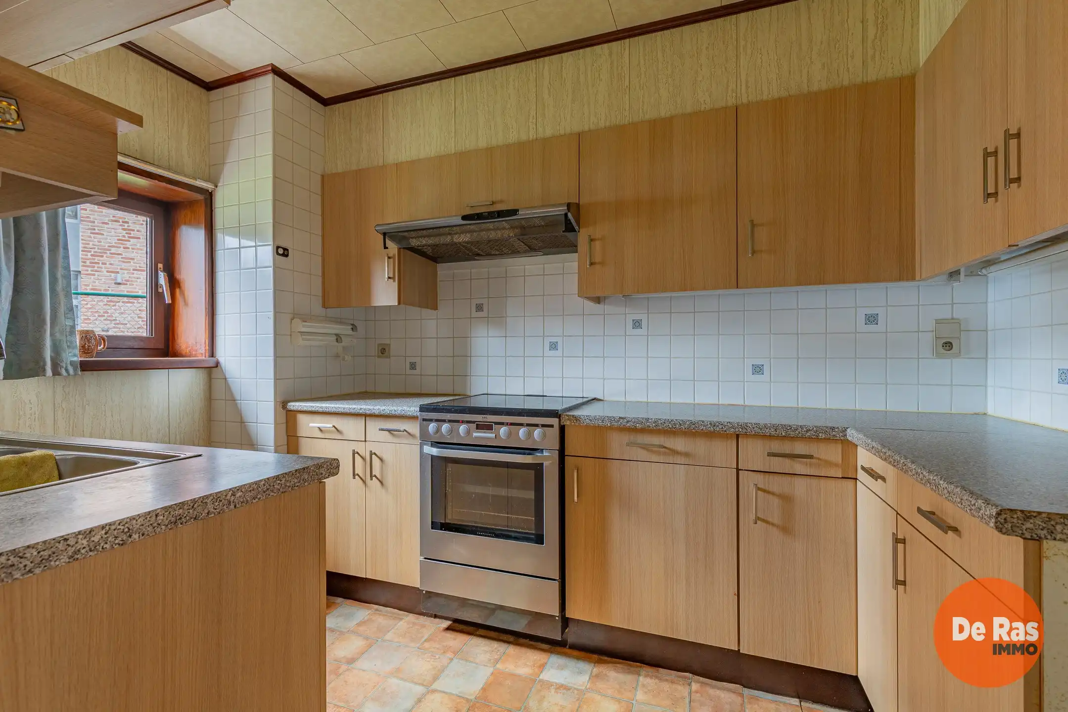 MOORTSELE - Te renoveren woning met tal van mogelijkheden foto 9