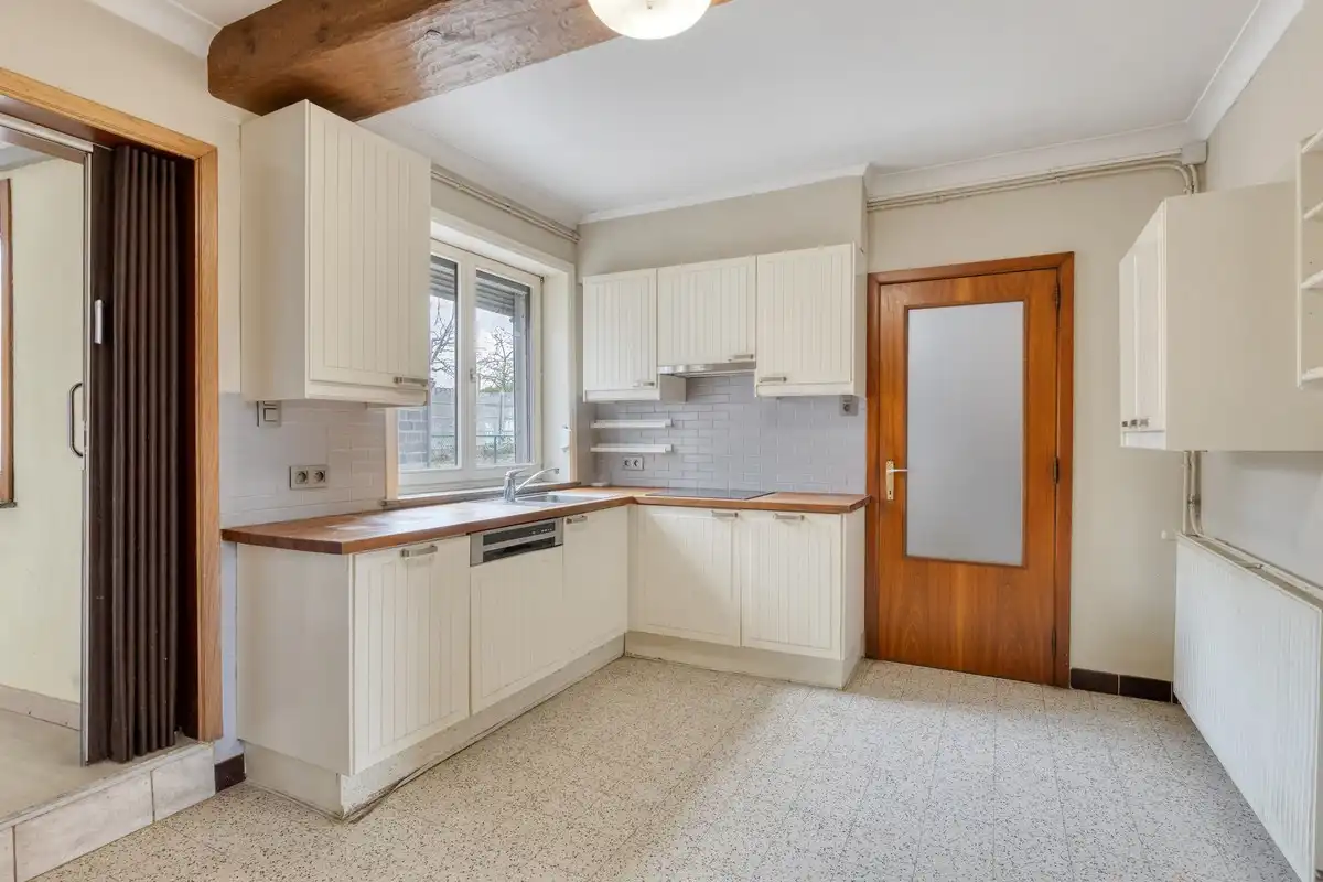 Mogelijkheid om te splitsen in 2 woningen - Half open bebouwing (hoeve) met 5 slaapkamers, tuin, terras en zeer ruime garage in Oorbeek (Tienen)! – EPC 730 kWh/ foto 7