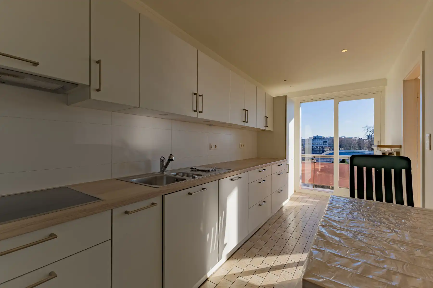 Vernieuwd appartement met 2 slaapkamers en een groot terras foto 11