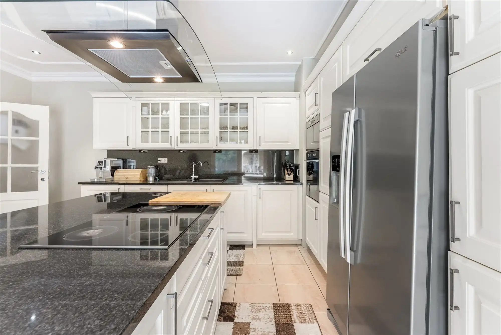 ZEER RUIME, GOED ONDERHOUDEN WONING (269M²) MET 4 SLAAPKAMERS EN RUIME GARAGE OP EEN PERCEEL VAN 10ARE TE BEVERLO foto 9