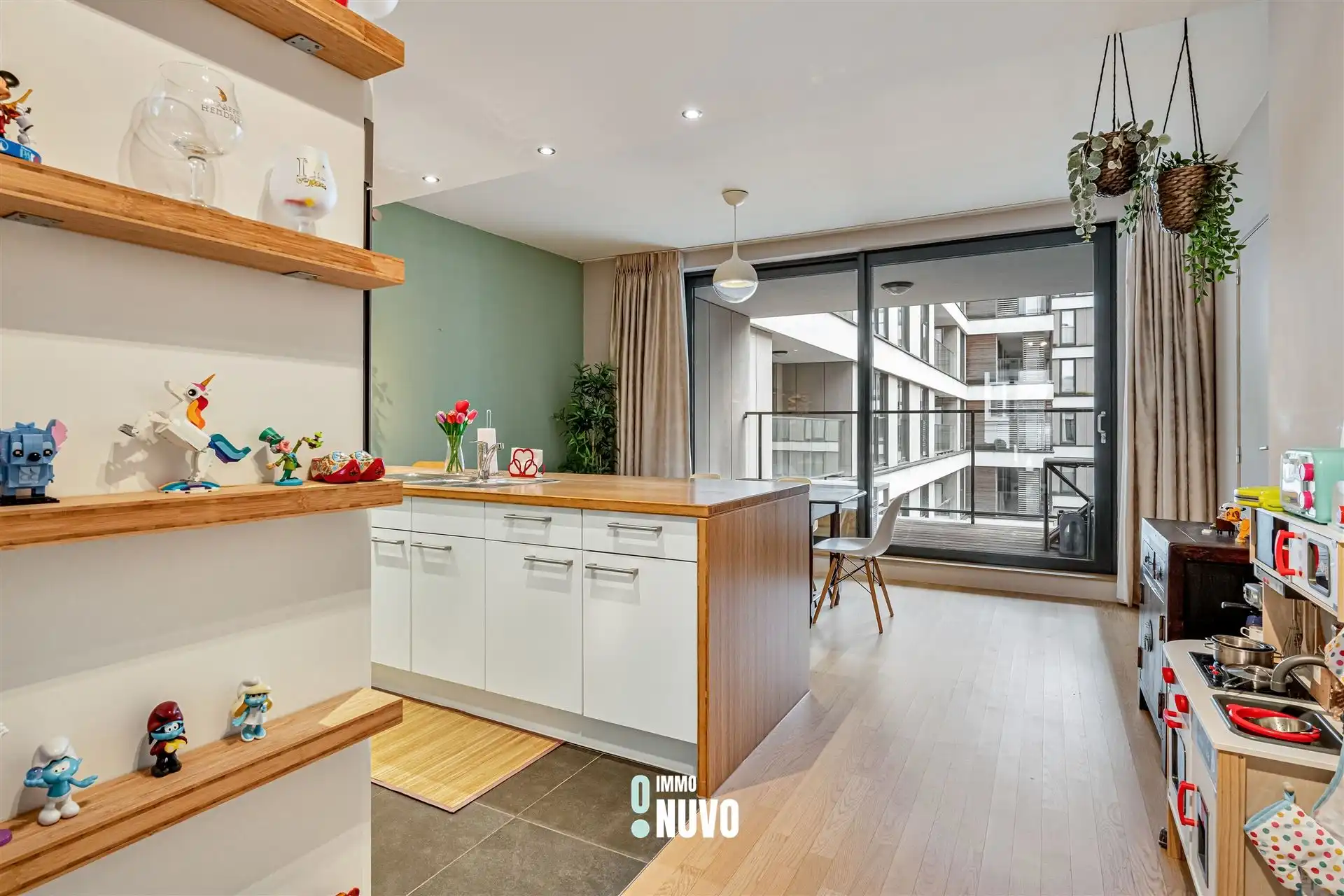 Lichtrijk 2‑slpk appartement in Europese wijk foto 5