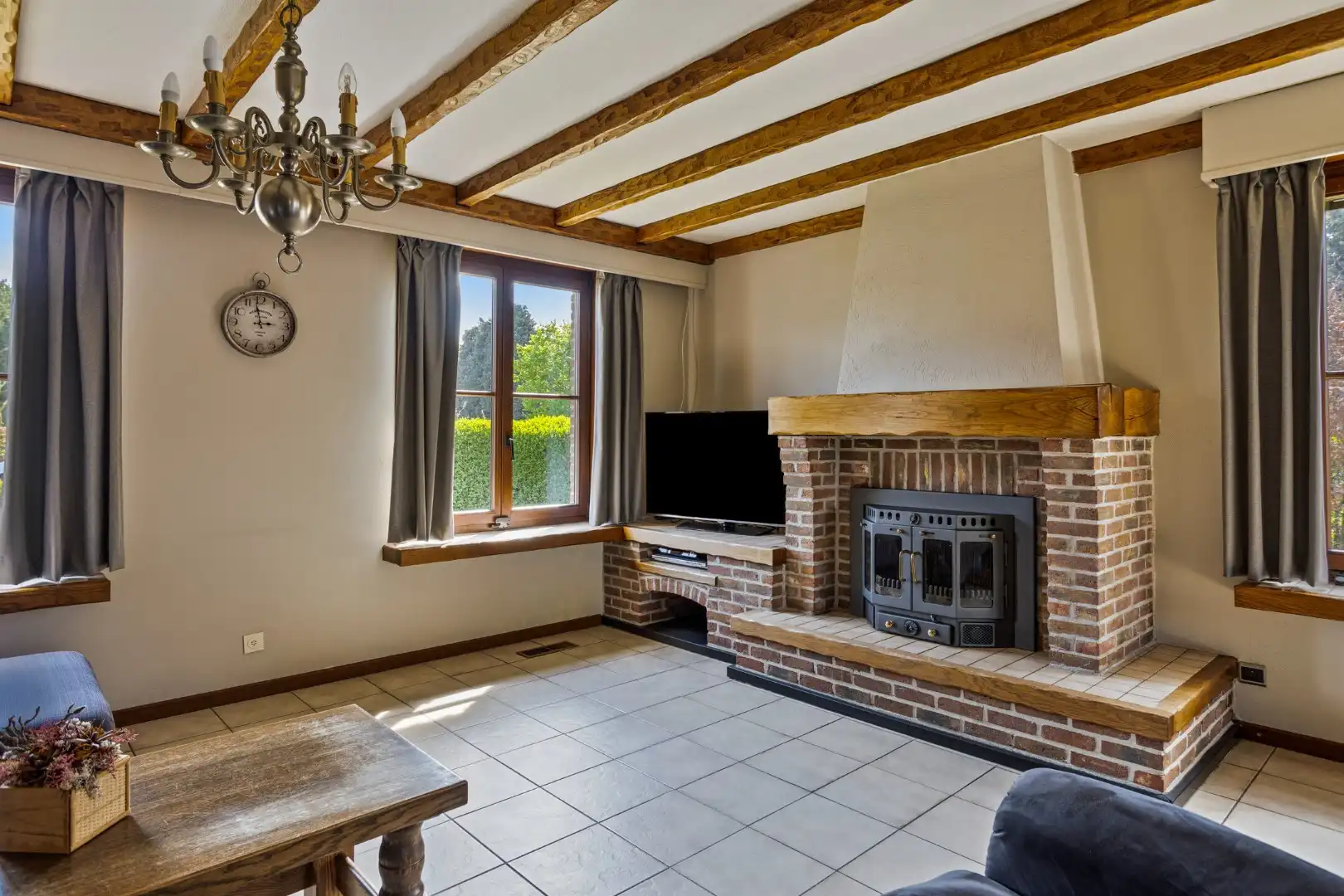Onderkelderde woning met 4 slpks op 899 m² in een doodlopende straat te OLV Olen ! foto 8