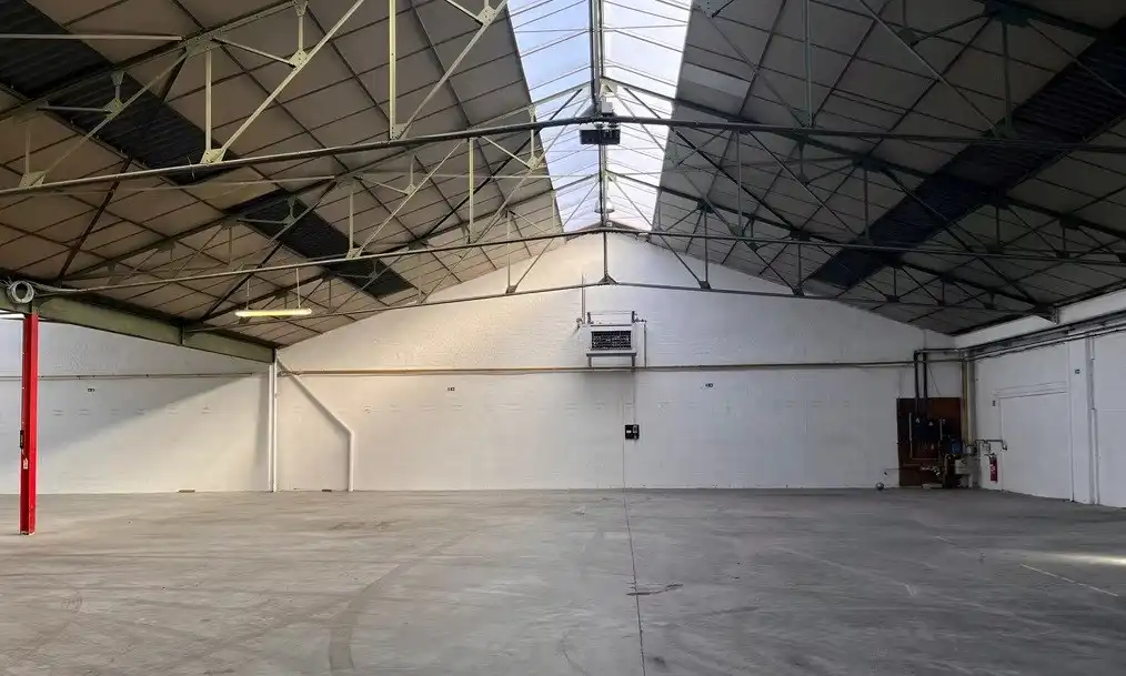 Magazijn met kantoor te huur op industriële site te Malle foto 5