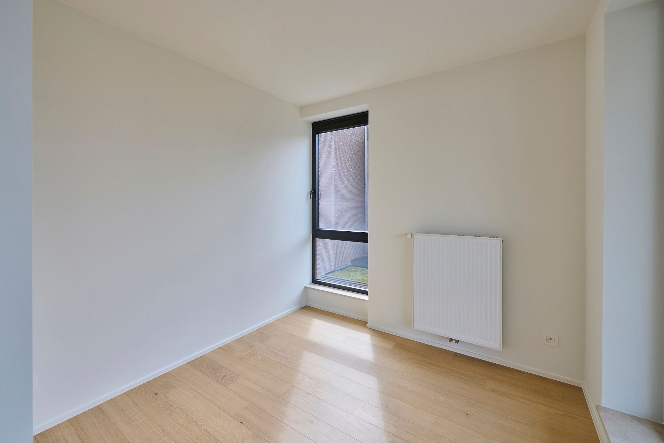 Hoogwaardig afgewerkt appartement met maatmeubilair foto 15