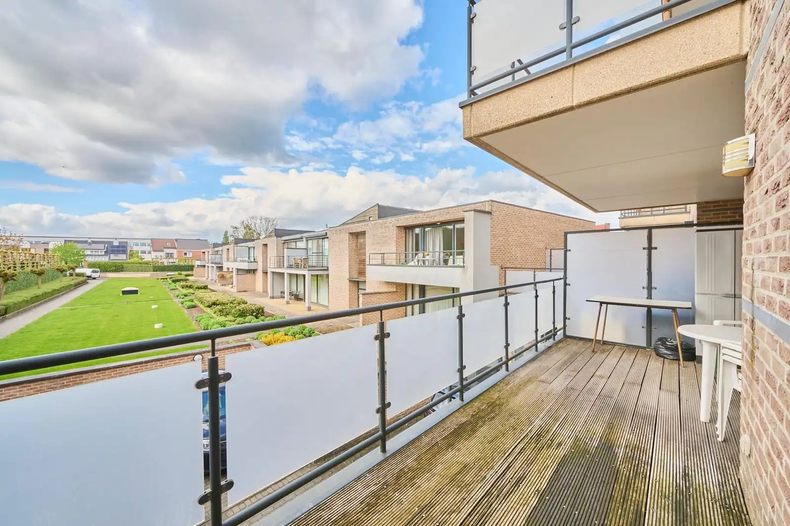 Ruim en energiezuinig appartement met twee terrassen en parking foto 2