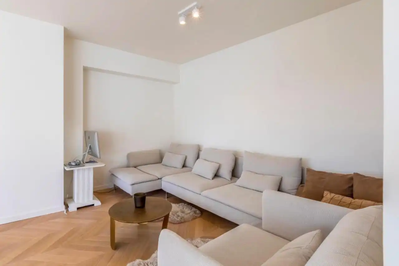 Exclusief gerenoveerd 3-slaapkamerappartement met prachtig zicht op het Citadelpark en parkeerplaats foto 7