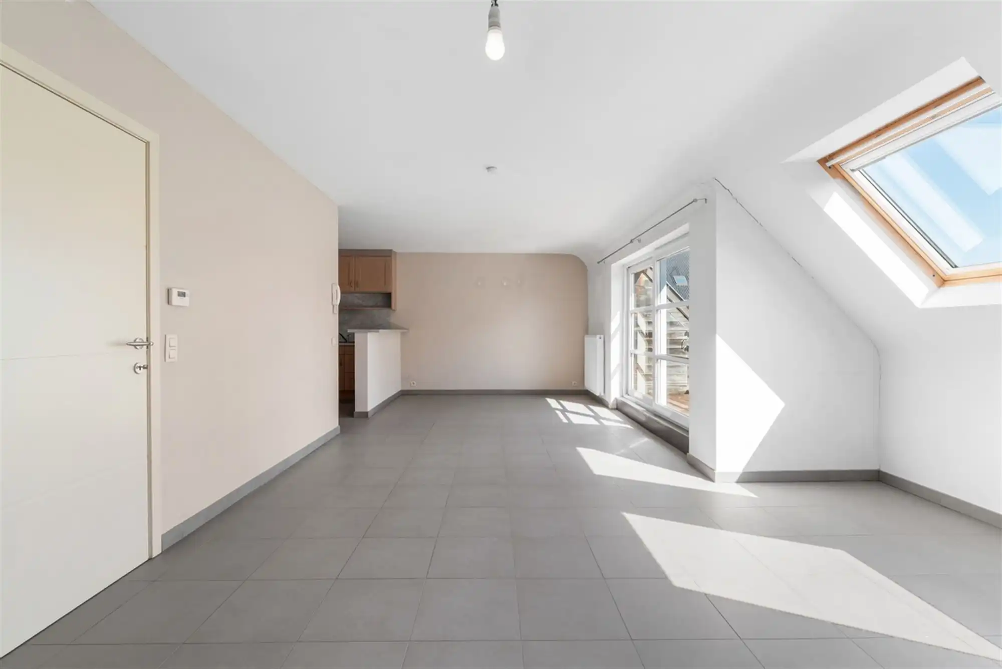 Mooi DORPS-APPARTEMENT met 2 slaapkamers, terras & zolder foto 5