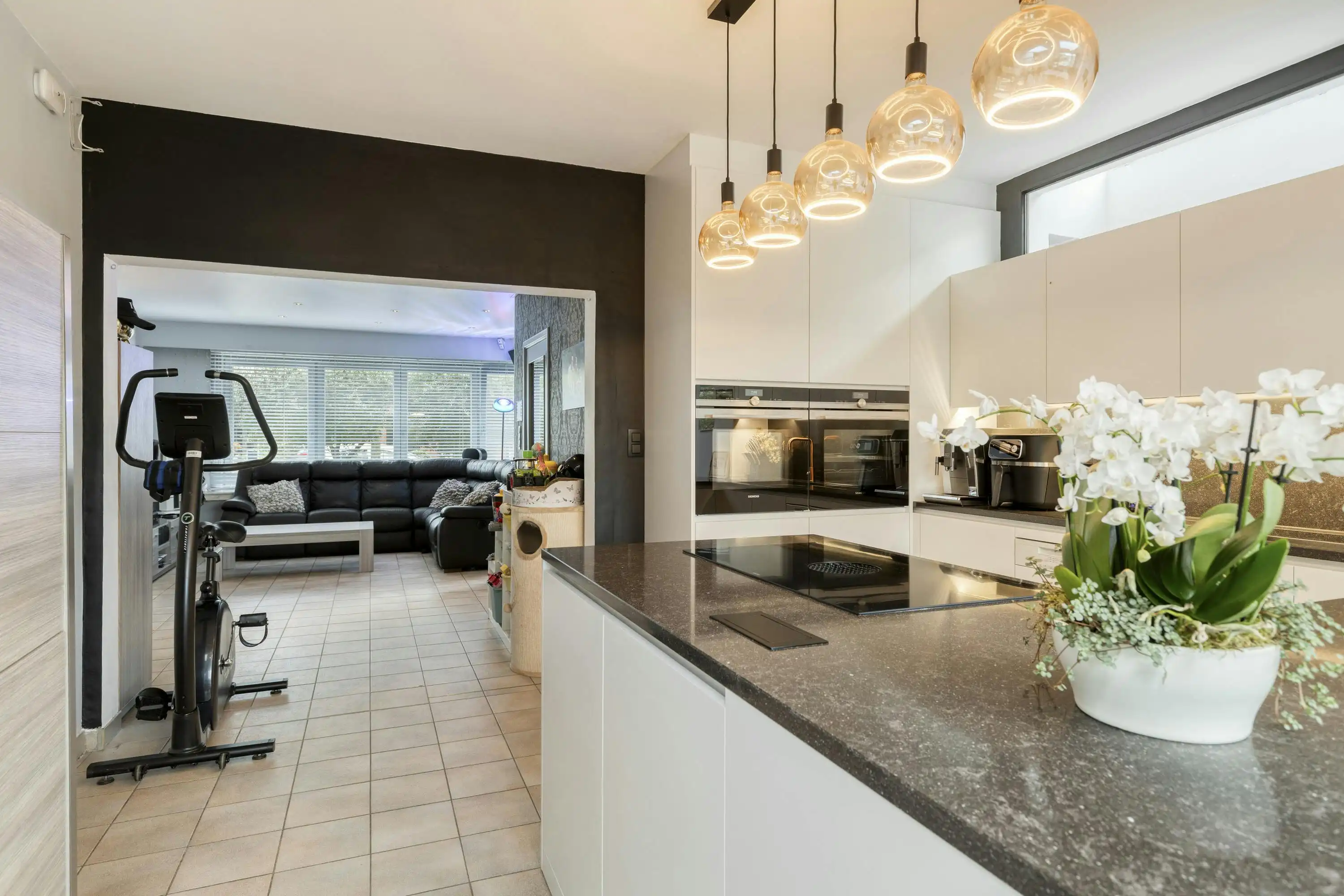 Lichtrijk halfopen huis met tuin en 5 slaapkamers te Schoten foto 4
