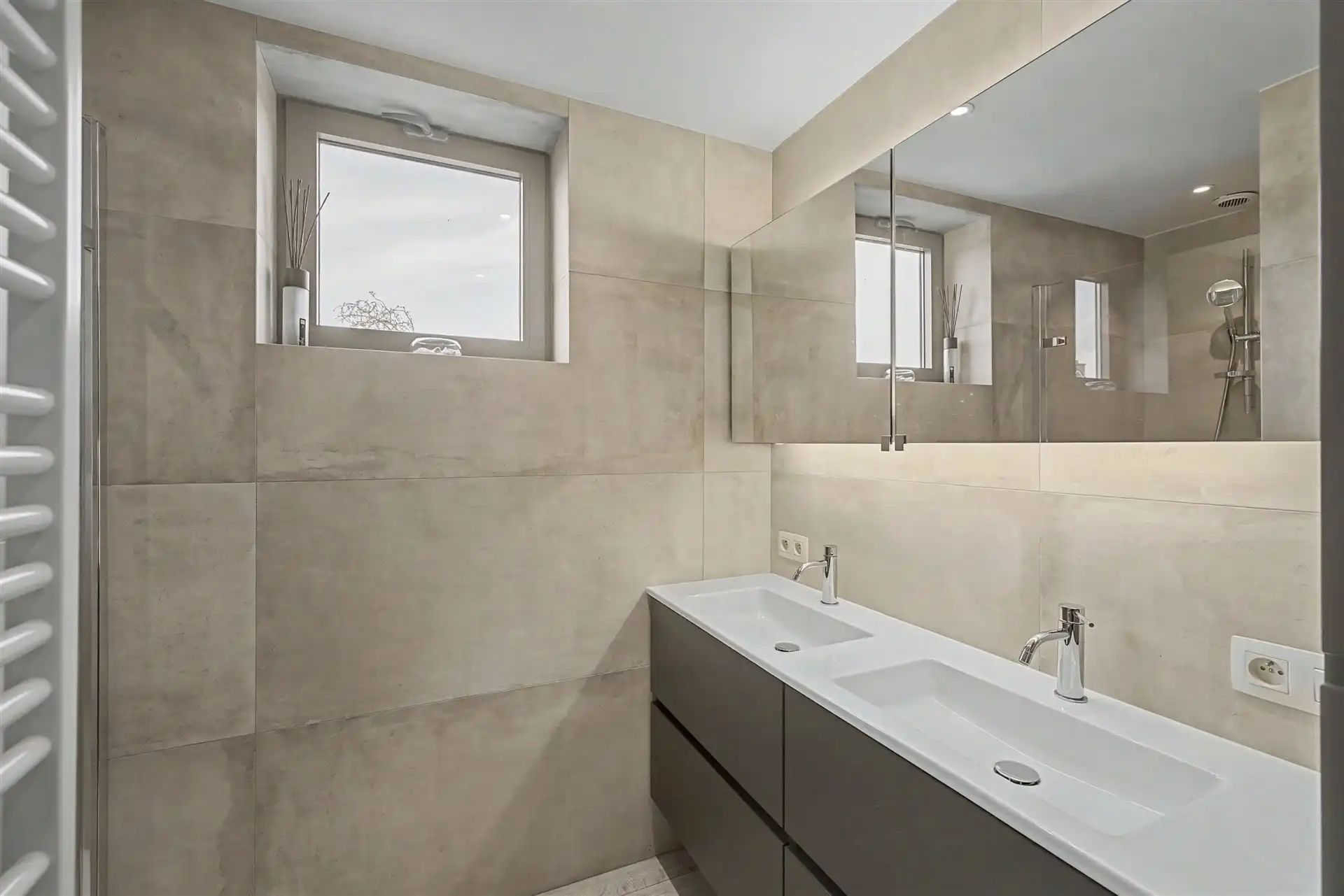 Stijlvolle gezinswoning met 3 slaapkamers en thuiskantoor (926m²) foto 25