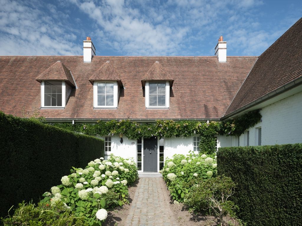 Bijzonder ruime (385 m²) en instapklare villa rustig gelegen in Astene foto {{pictureIndex}}