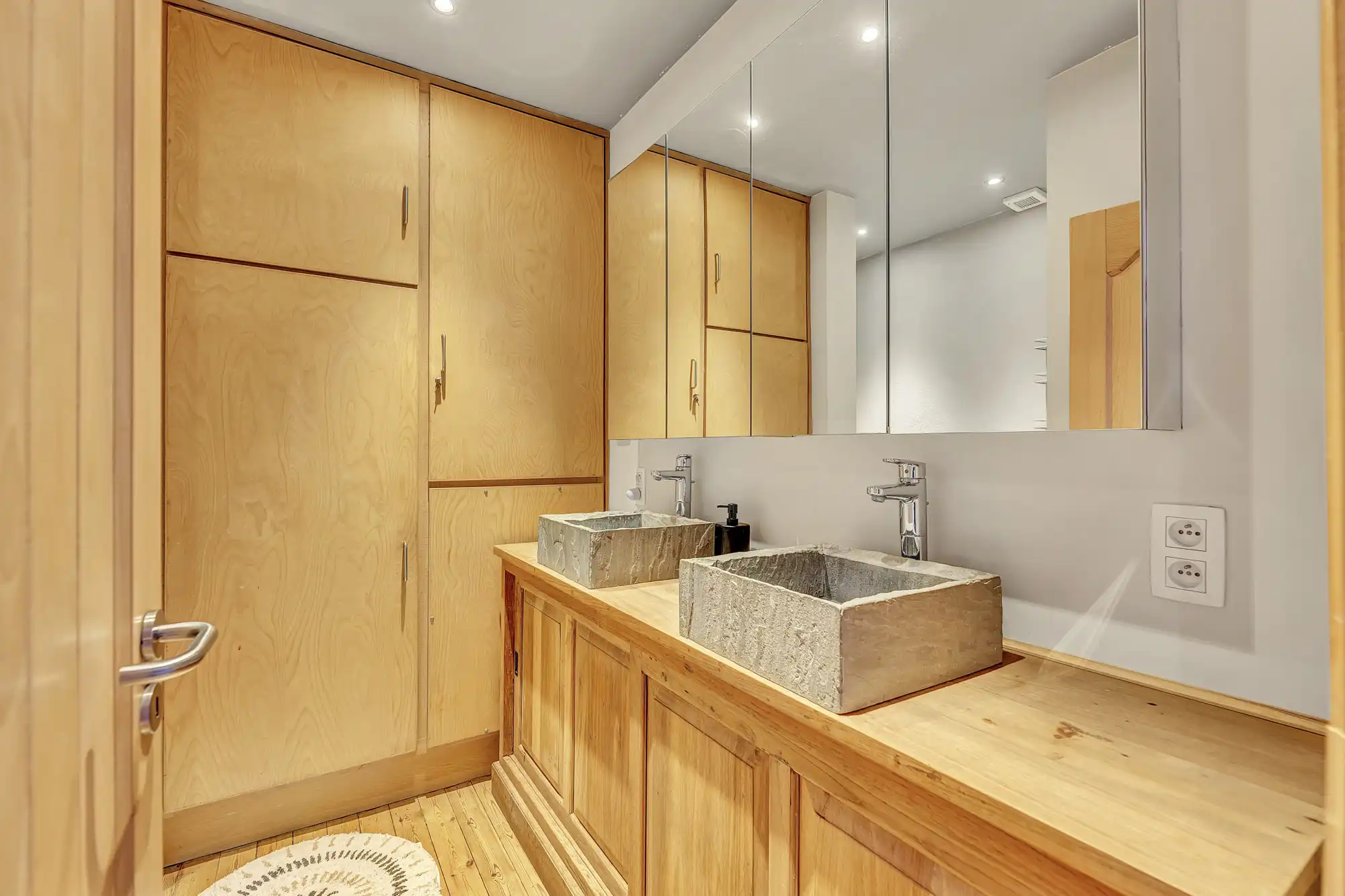 Instapklare woning met 3 slaapkamers, tuin en terras foto 19
