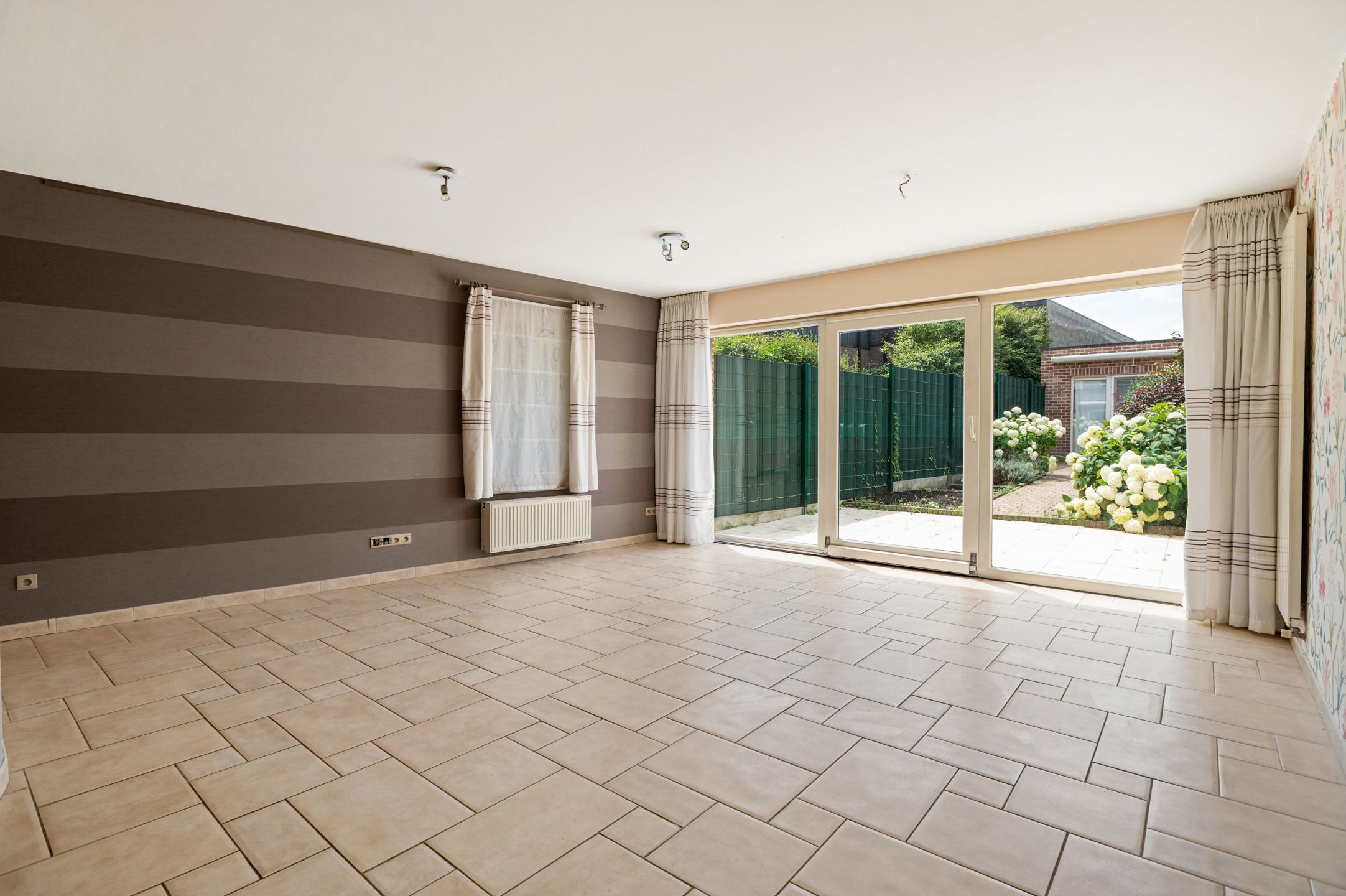 Gelijkvloers 1slpk app met tuin en garage te Turnhout. foto 4