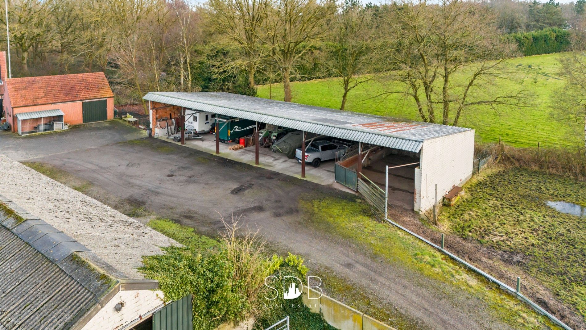 Authentieke hoeve met diverse bijgebouwen en graslanden op 93.155m² foto 45