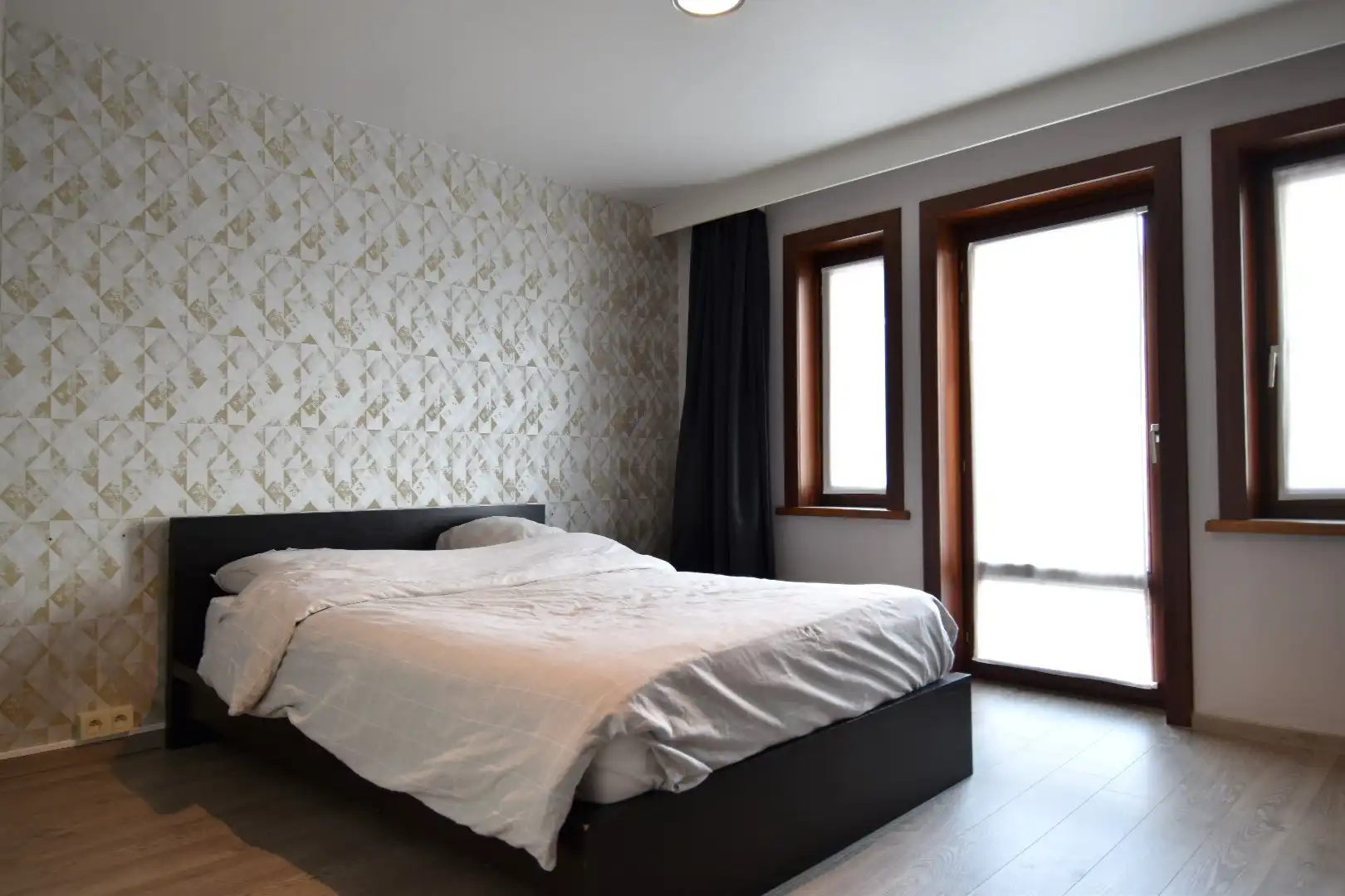 Handelspand op commerciële ligging met bovenliggend 3-slaapkamer appartement te Bissegem foto 12