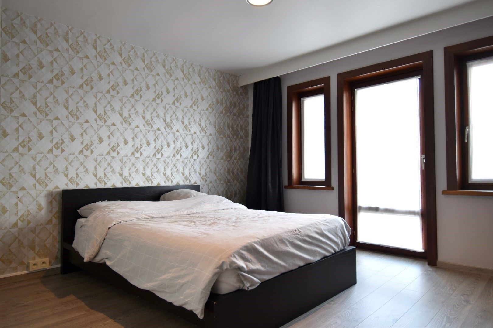 Handelspand op commerciële ligging met bovenliggend 3-slaapkamer appartement te Bissegem foto 12