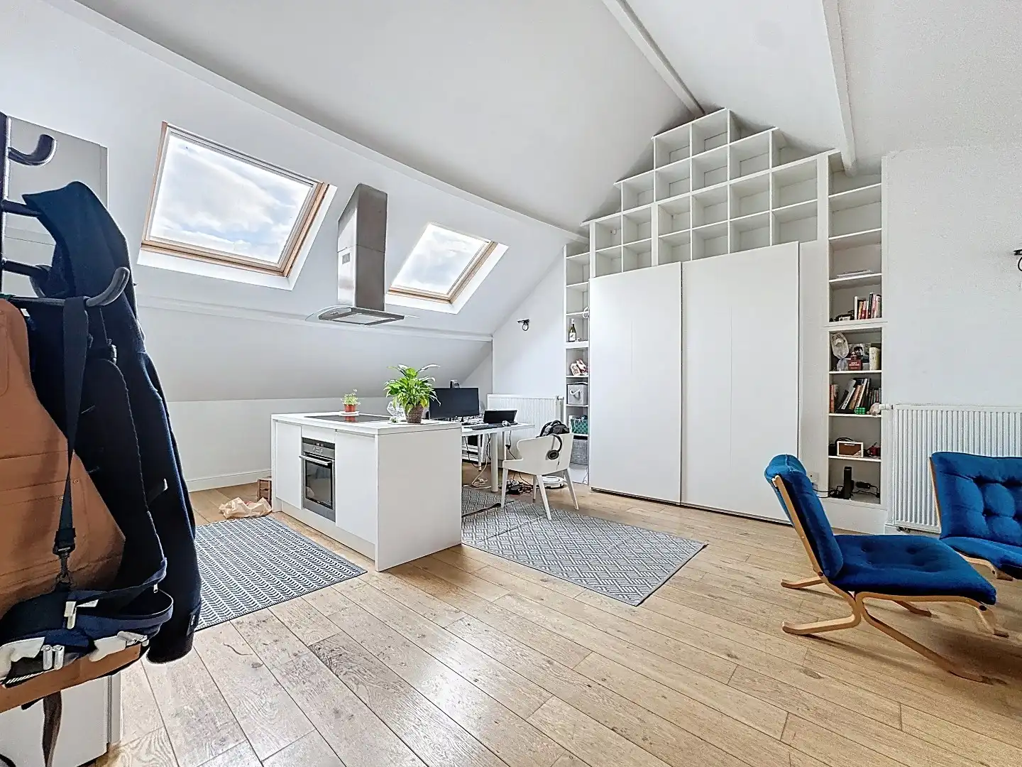 Te Huur: Stijlvol & Lichtrijk bemeubeld dakappartement in hartje Leuven foto 9