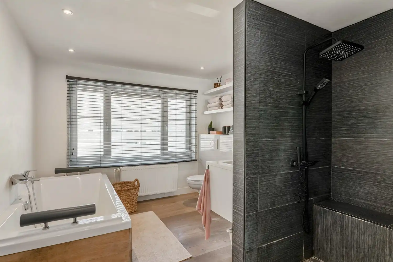 Instapklare rijwoning met leuke stadstuin foto 15