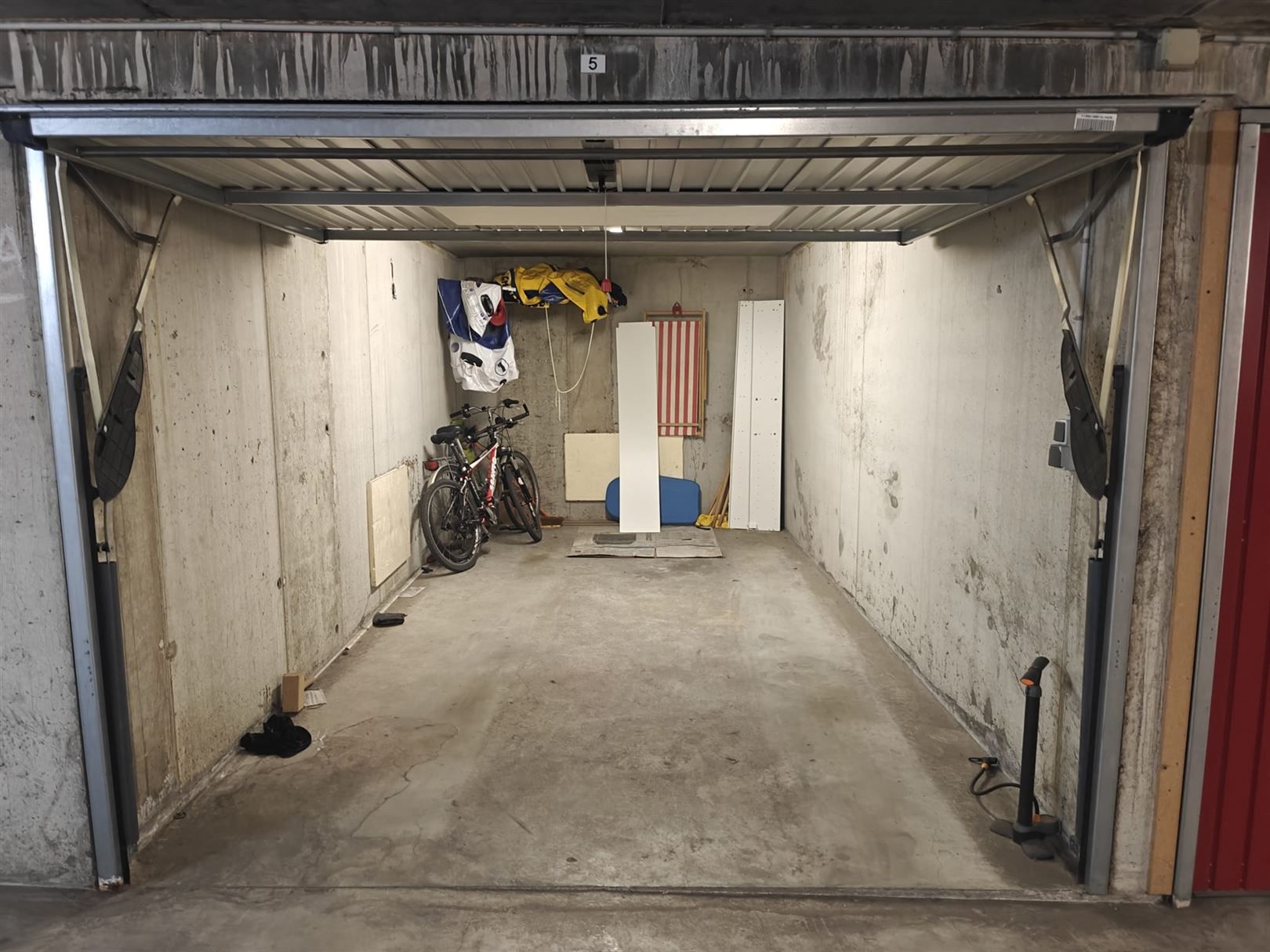 garage box foto {{pictureIndex}}