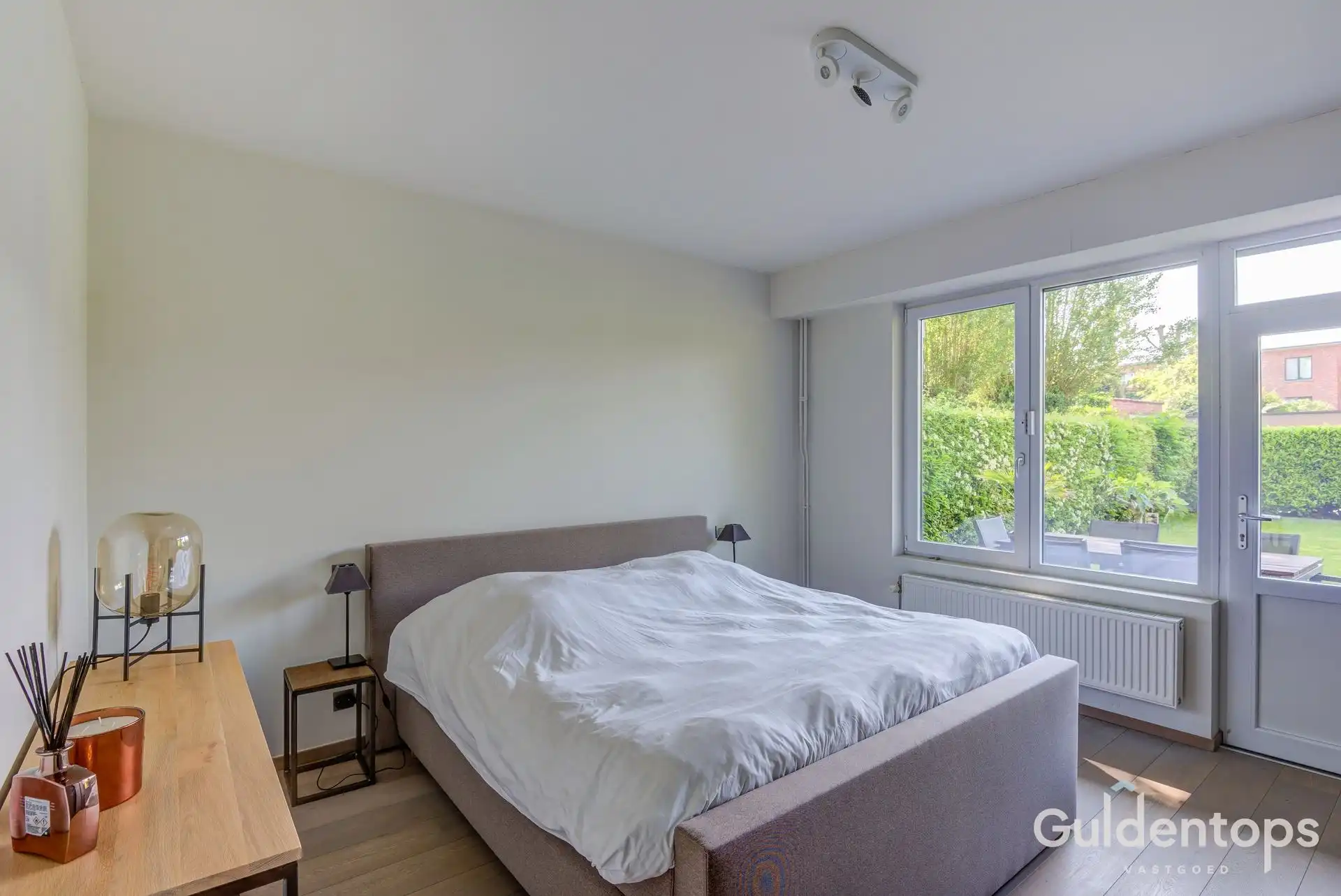 Modern ruim gelijkvloers (2 slk) appartement met ruime tuin foto 18