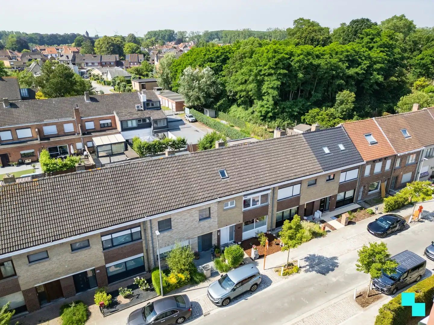 Hoofdfoto van de publicatie: Zuidgerichte woning met uitweg en aparte garage - Assebroek