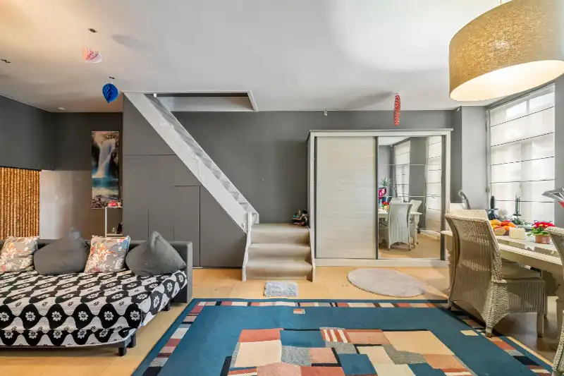 Roeselare-stadskern. Polyvalente BURGERWONING / HANDELSHUIS in 2 delen :  exclusief commercieel pand gelijkvloers met tuin en uniek triplex appartement met 2-3 slaapkamers. Verhuurd met mooi rendement ! foto 9