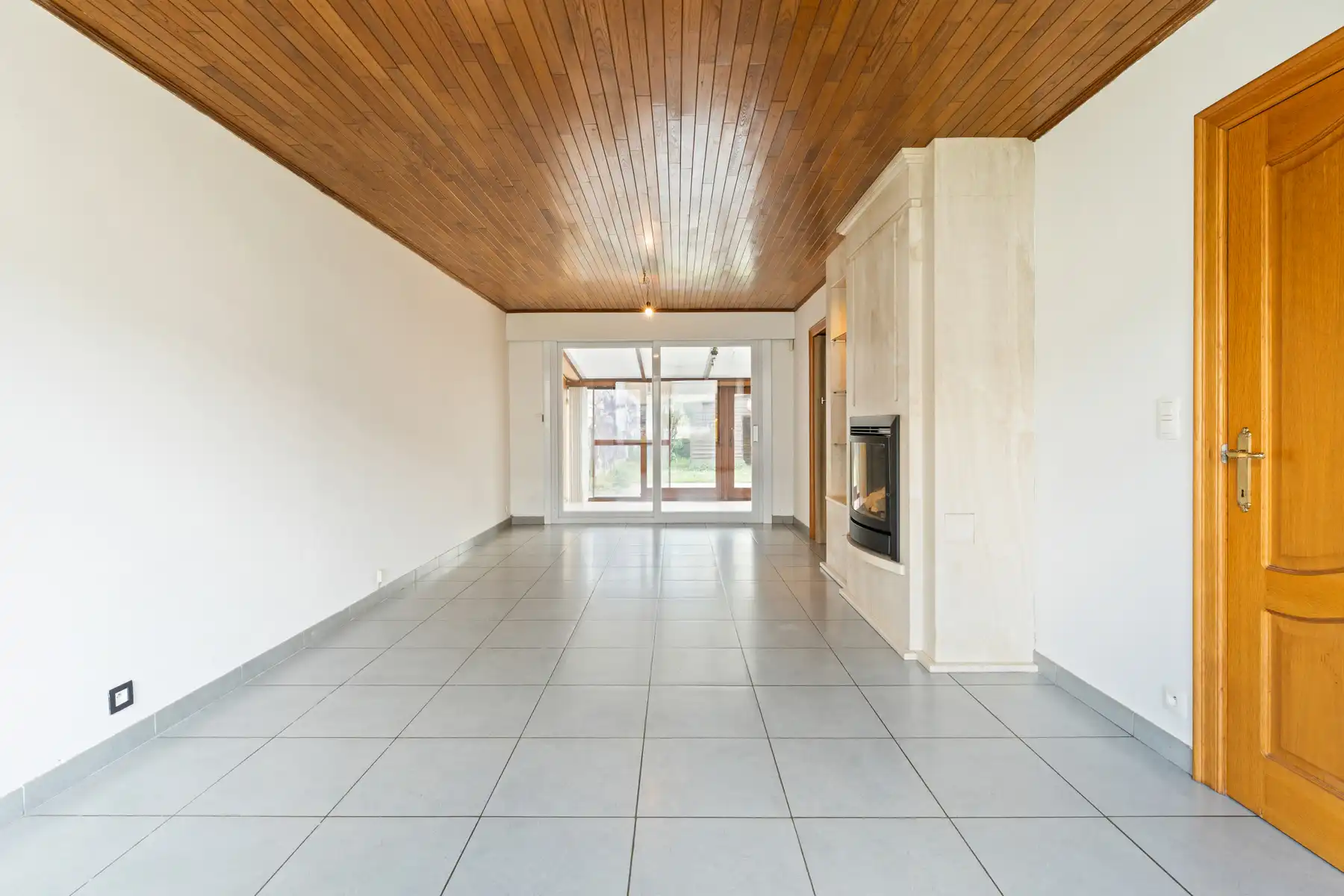 Lichtrijke woning met 4 slaapkamers, garage en verzorgde tuin. foto 8