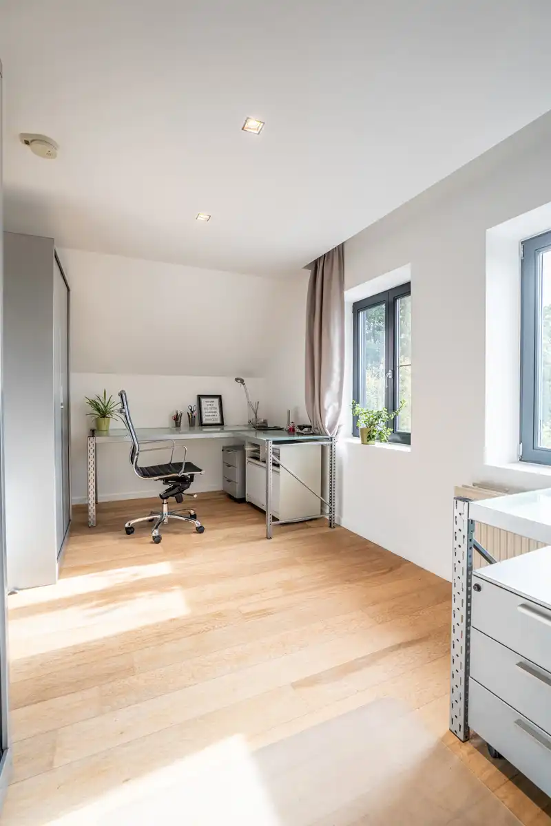 Vrijstaande woning met veel ruimte, in het groen aan de rand van Halle foto 27