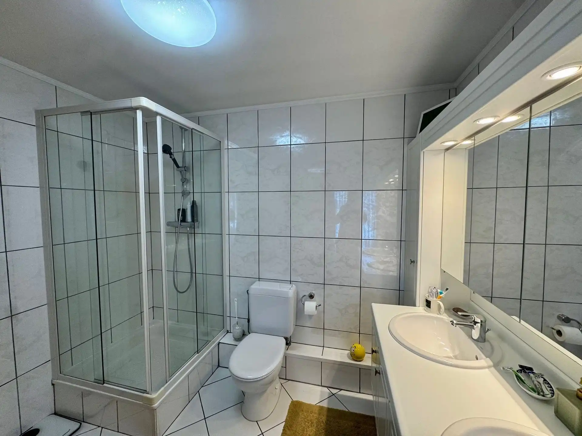 Halfopen bebouwing in rustige straat te As foto 21