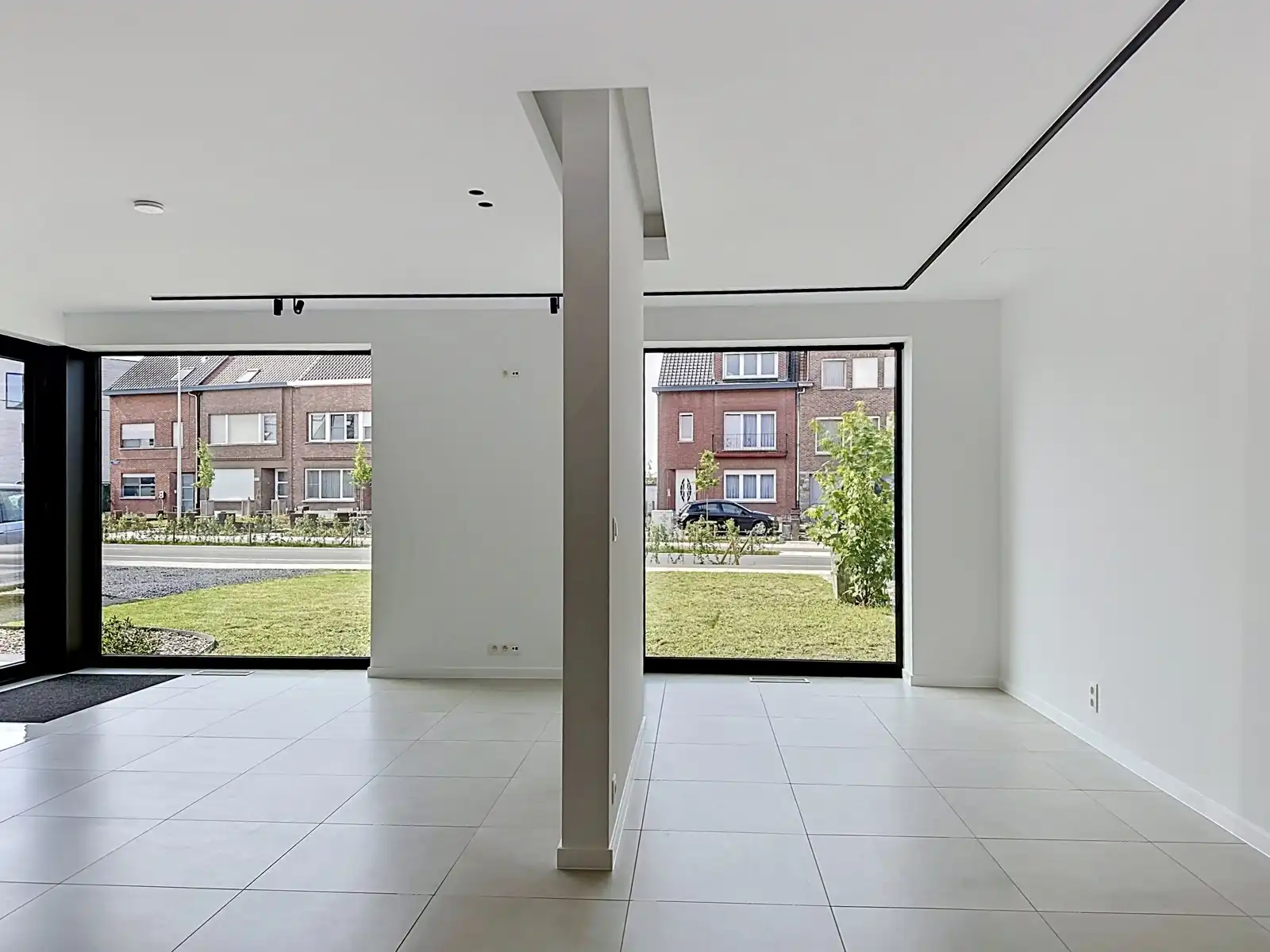 Praktijkruimte / commercieel gelijkvloers met veel passage foto 6