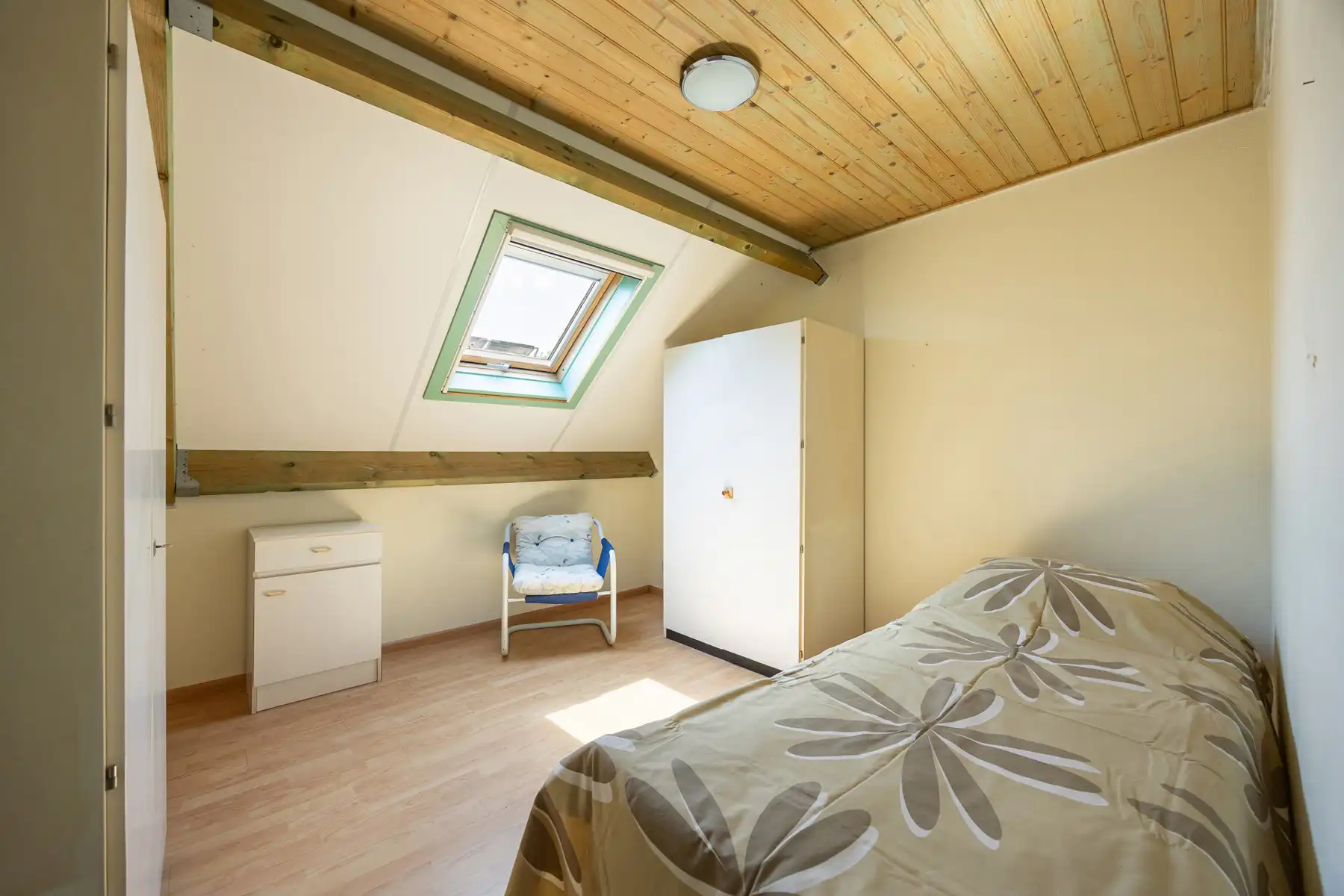 Instapklare eengezinswoning met 4 slaapkamers op een perceel van 1.296m².  foto 17