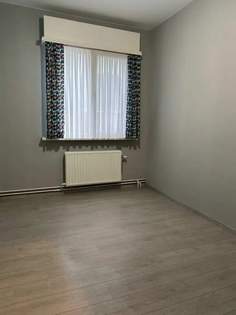 Gelijkvloersppartement met 3 slpk, dubbele garage, tuin en ruime kelder (120 m²) foto 9