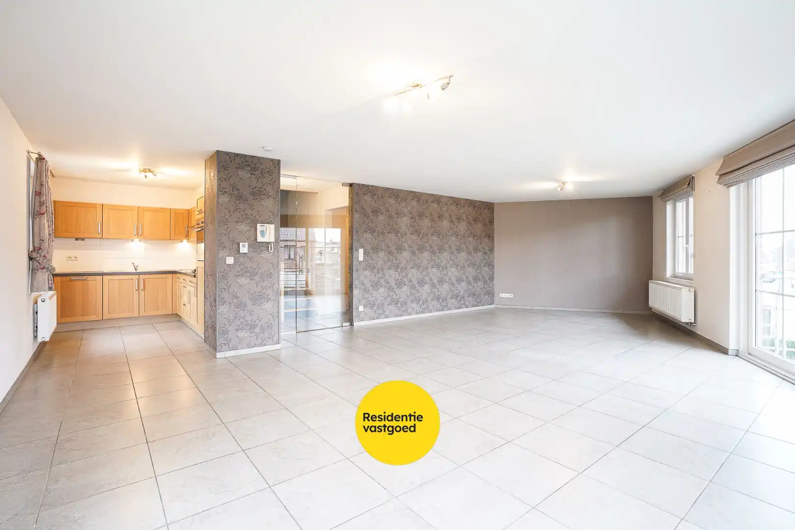 Instapklare duplex (130 m²) in het hart van Eernegem foto 5