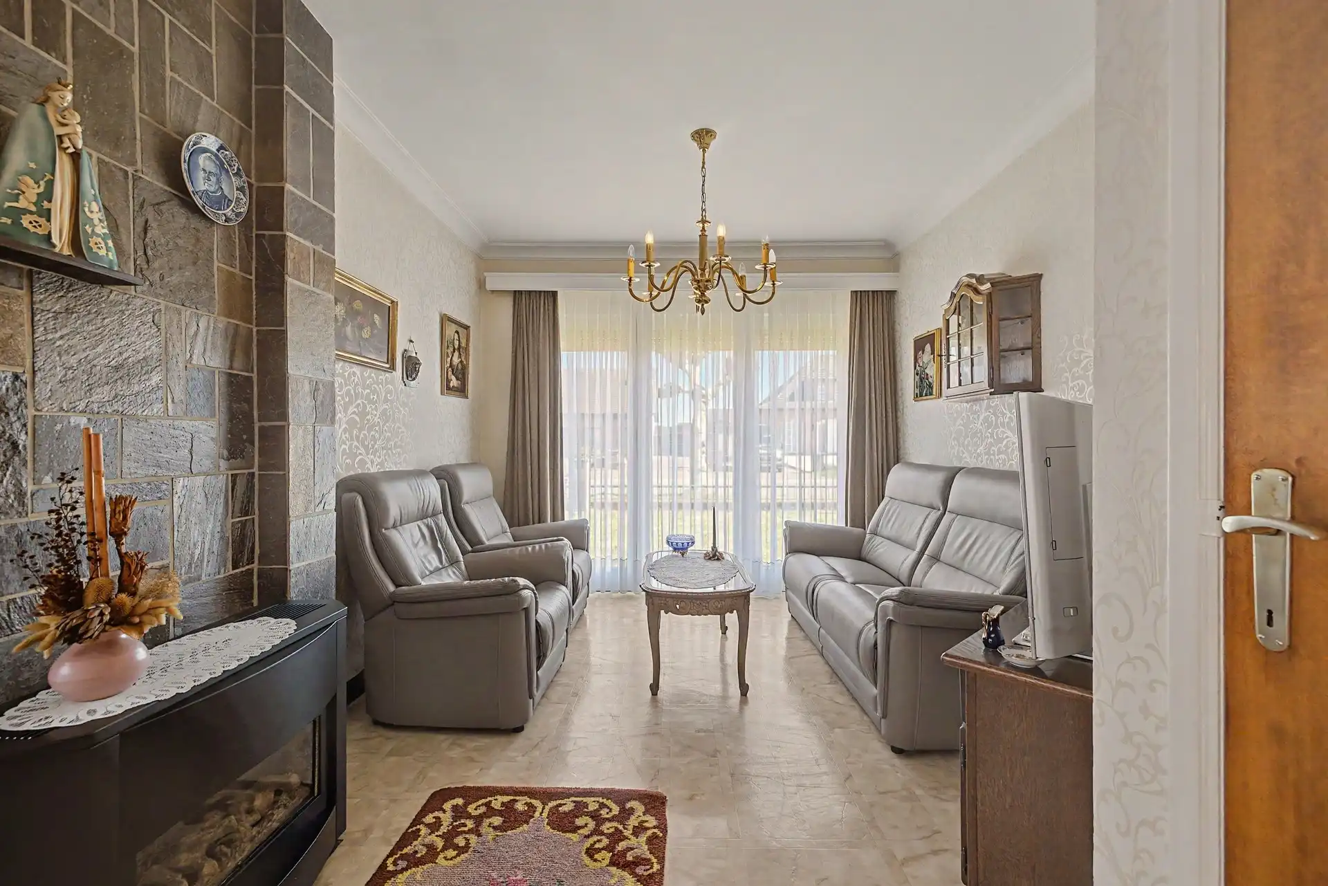 Te renoveren gezinswoning met garage en tuin nabij het centrum van De Klinge foto 6