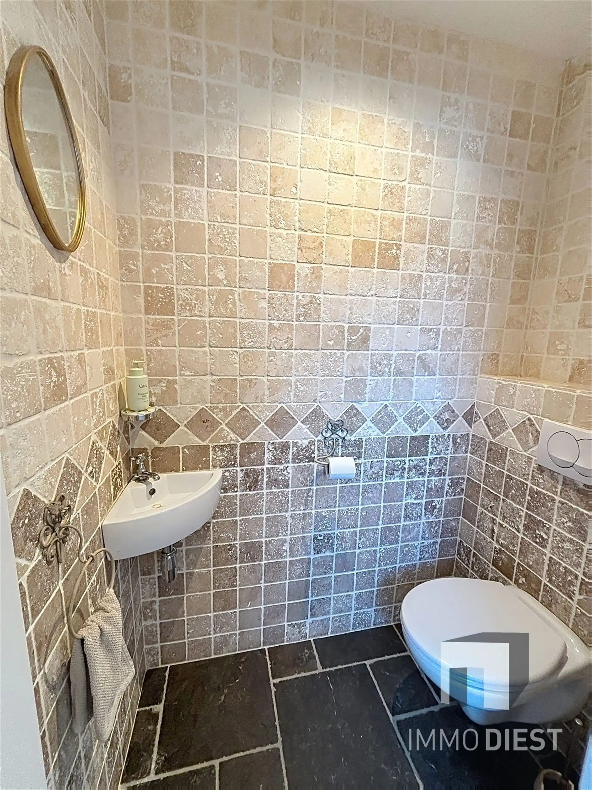 Trendy - volledig gerenoveerde woning met 3 slaapk en 2 badkamers foto 15