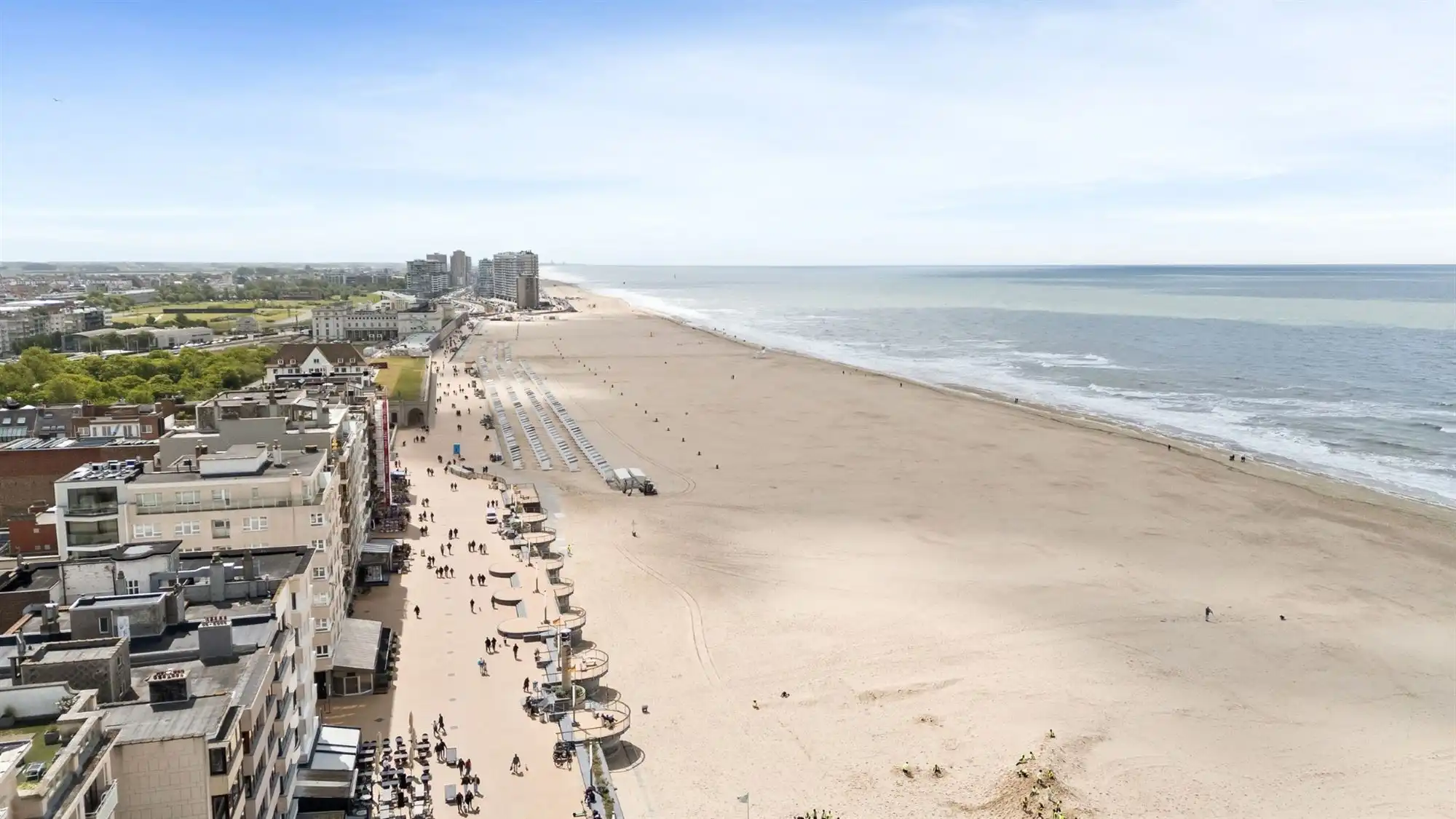 Instapklaar zonnig appartement in centrum en vlak aan de dijk! foto 14