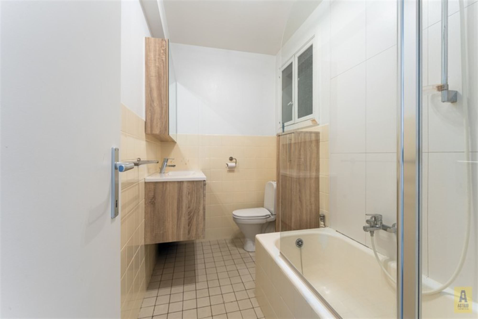 Instapklaar zonnig appartement in centrum en vlak aan de dijk! foto 14