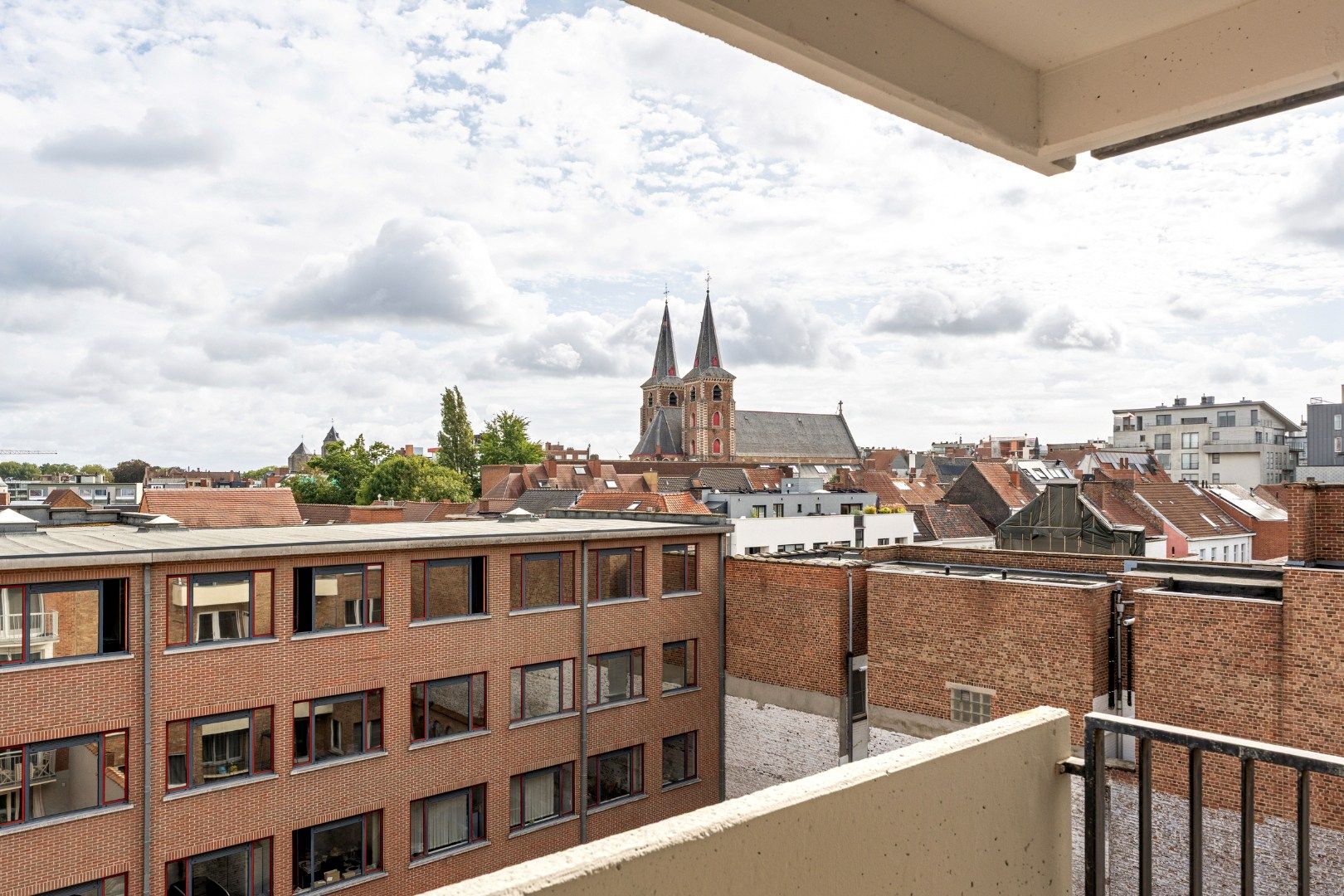instapklaar luxe 3-slaapkamerappartement met groen uitzicht en autostaanplaats foto 4