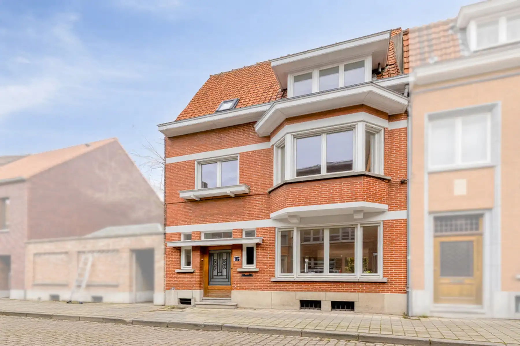 Gerenoveerde (2025) stadswoning met tuin foto 2