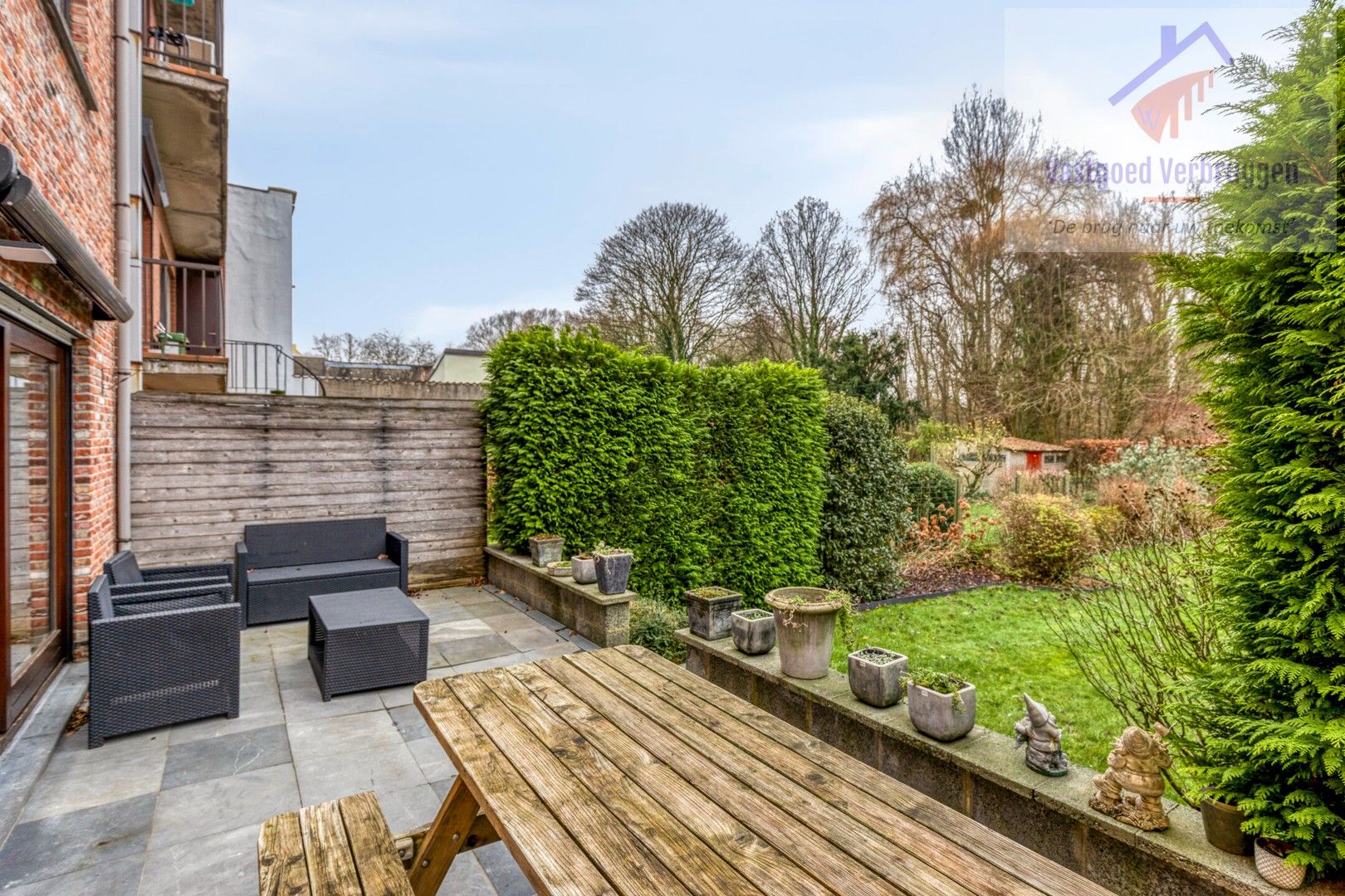 Gelijkvloers appartement met garagebox en prachtige tuin foto 2