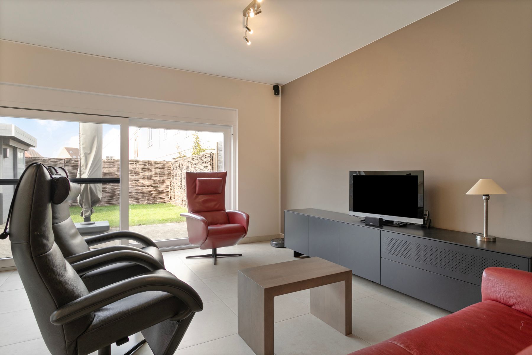 Recente instapklare woning met 4 slaapkamers ! foto 5