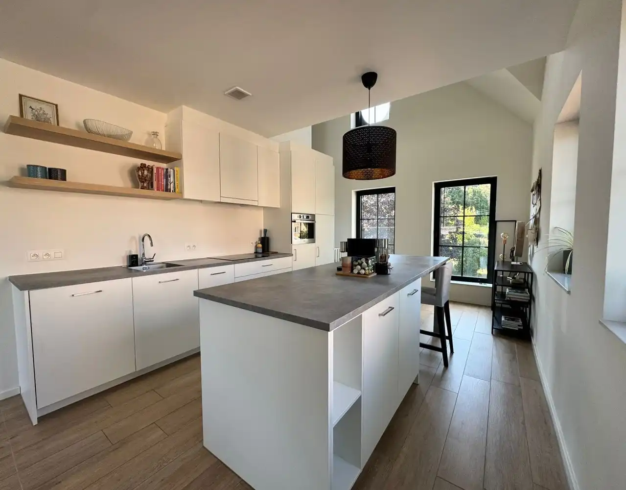 Ruim appartement van ca. 150m² en riant terras foto 3