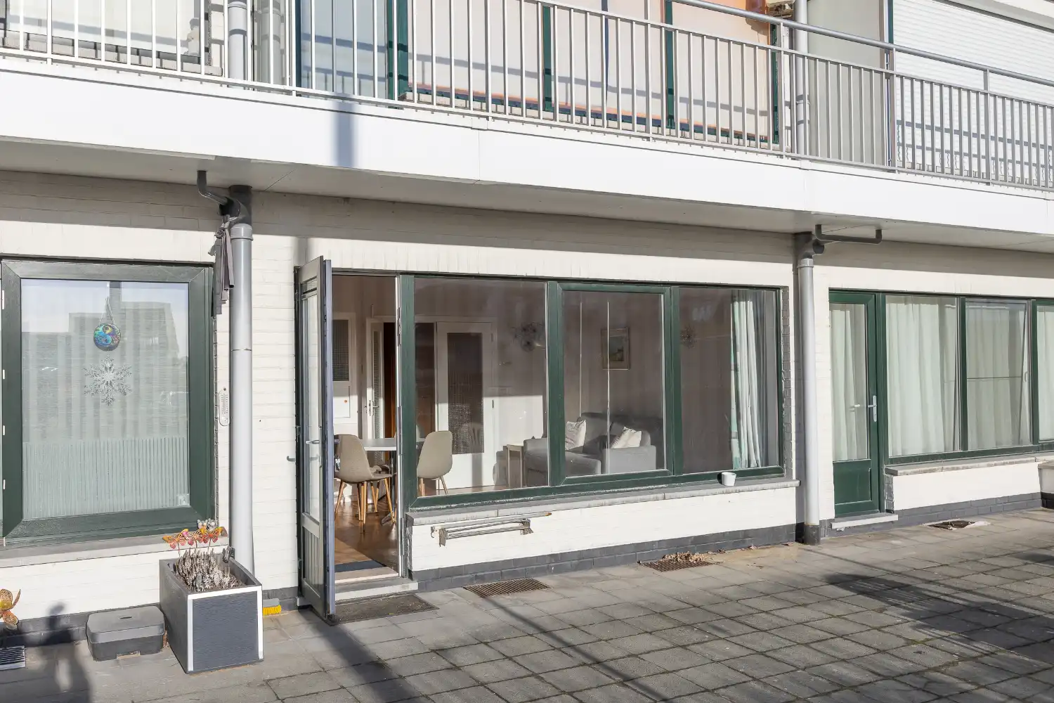 Instapklare studio met zuidgericht terras op topligging vlakbij de Zeedijk! foto 3