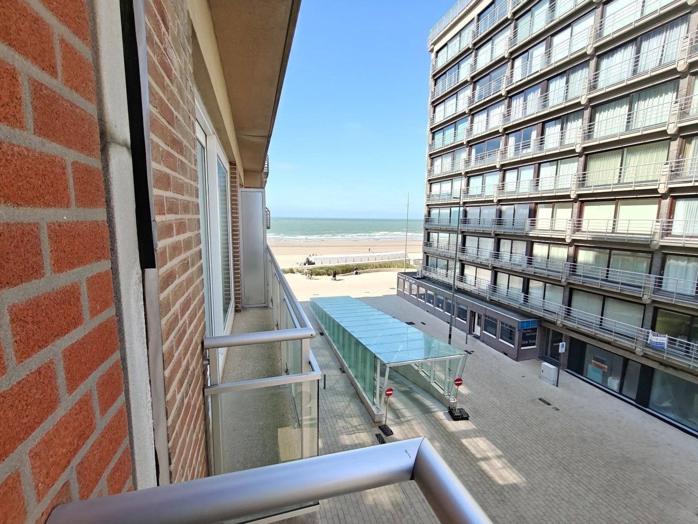 Zeer gezellig ingericht appartement met zijdelings zicht op zee foto 5
